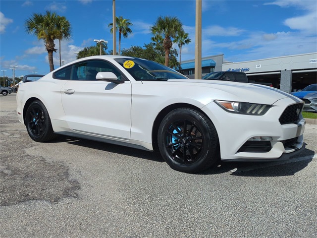 2017 Ford Mustang V6 photo 2