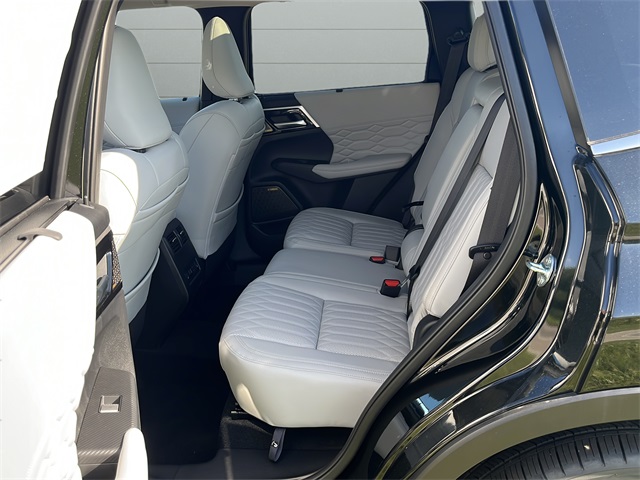 2025 Mitsubishi Outlander SEL photo 26