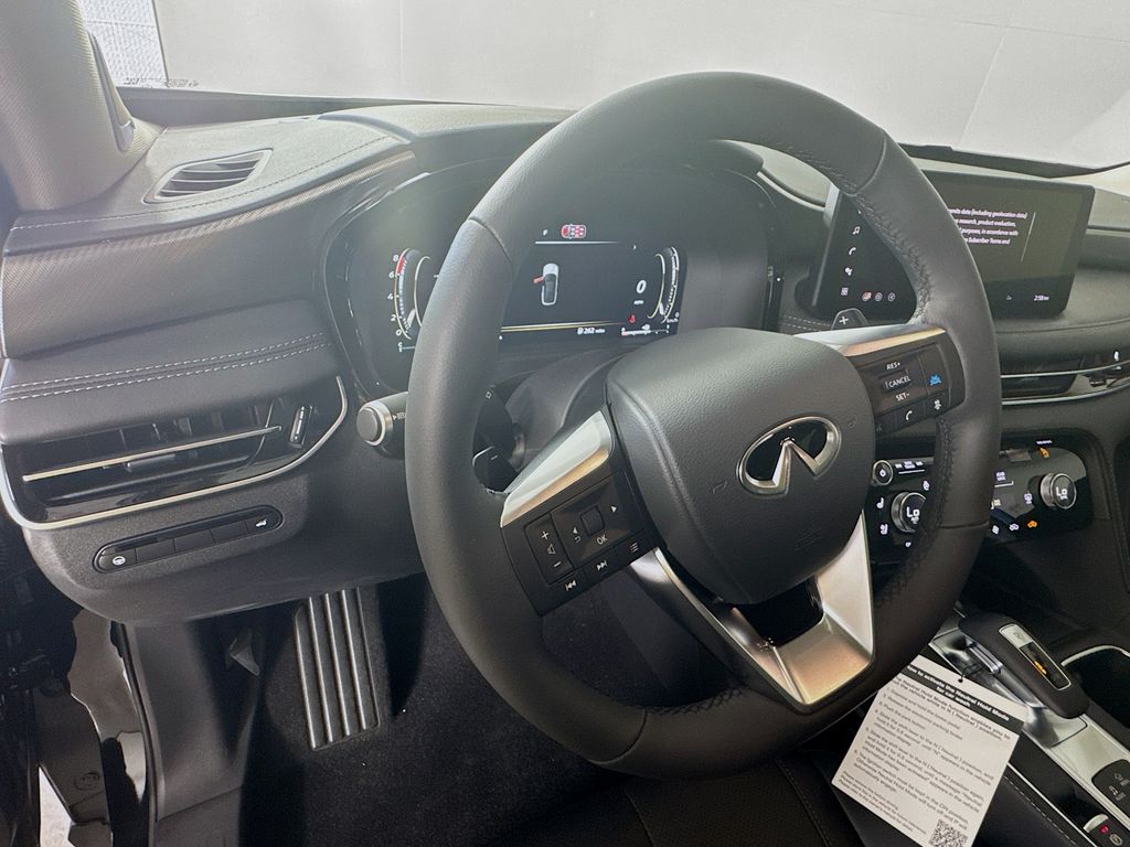 2026 Infiniti QX60 Luxe photo 9