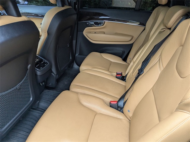 2016 Volvo XC90 T6 Momentum photo 21