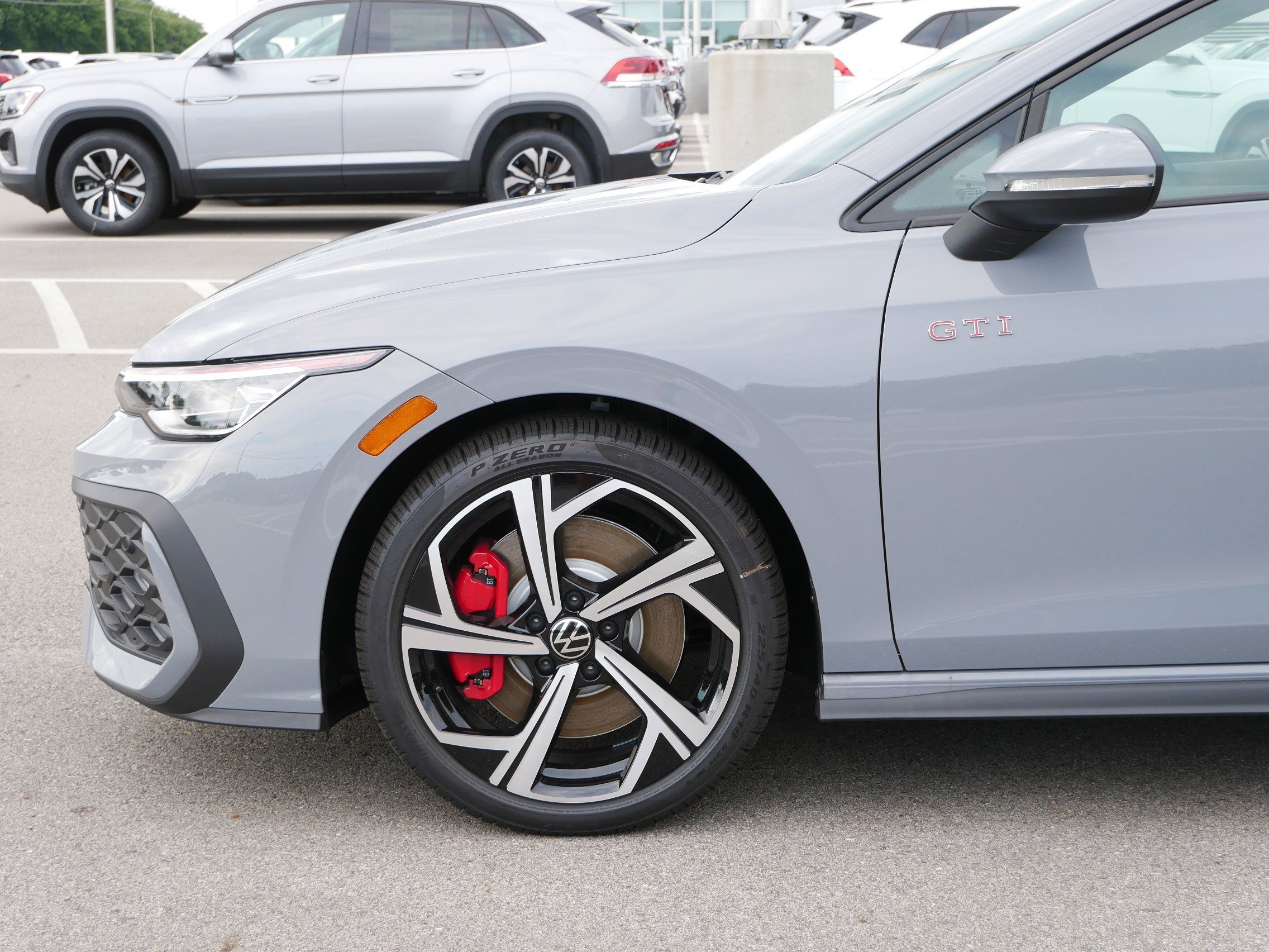 2025 Volkswagen Golf GTI SE photo 4