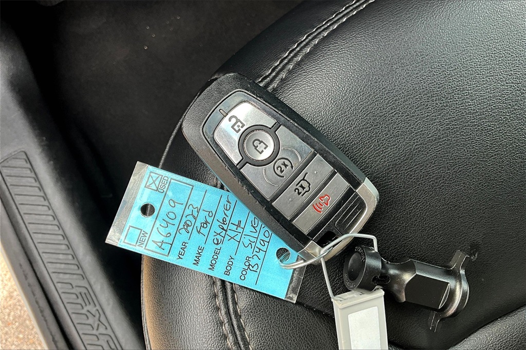 Used 2023 Silver Ford XLT image 11