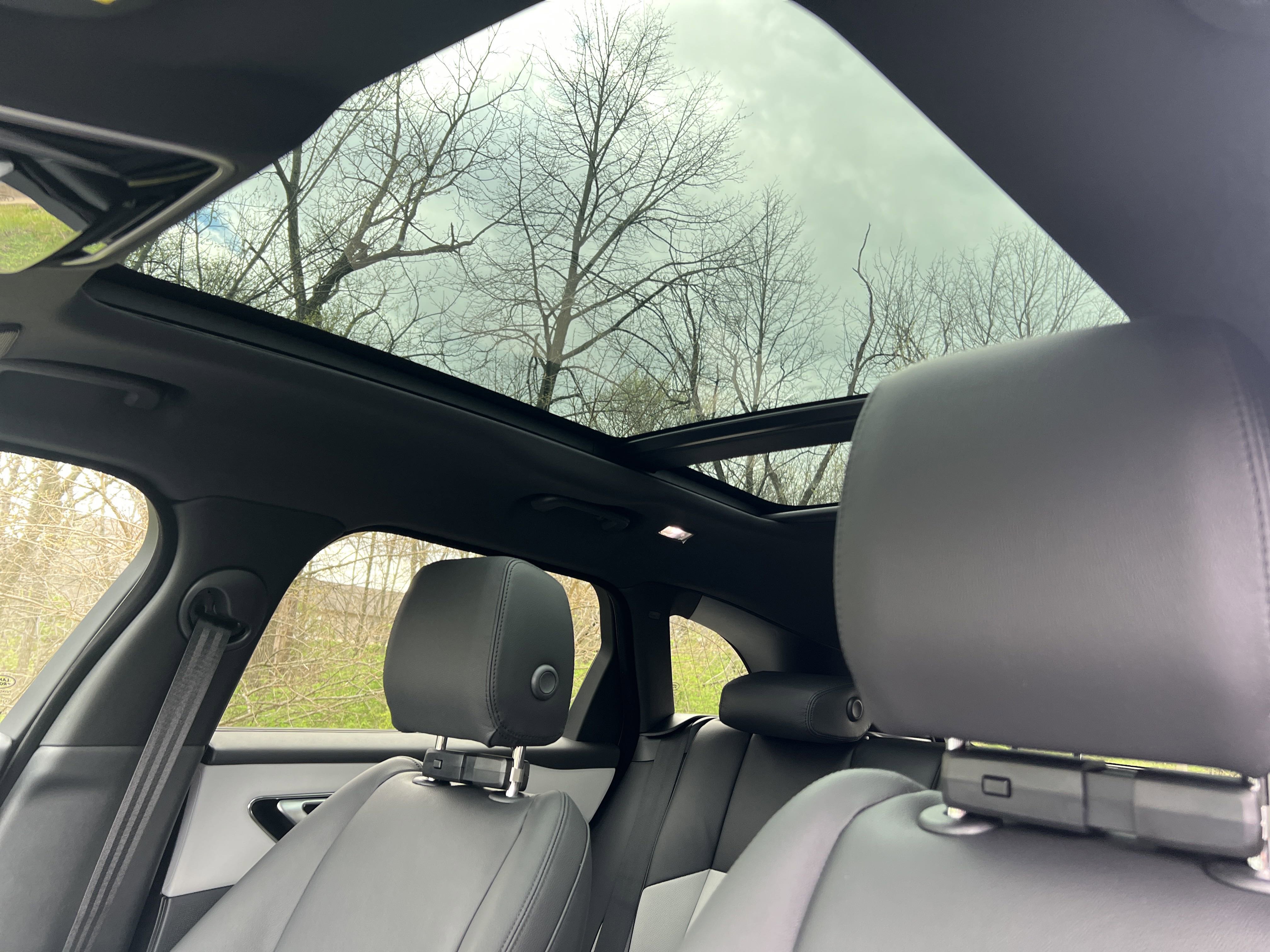 2026 Land Rover Range Rover Velar SE photo 2