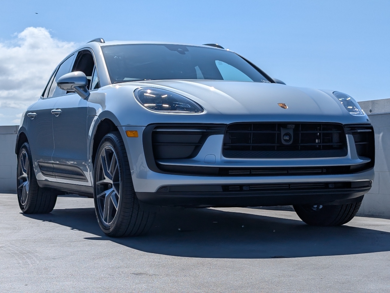 2026 Porsche Macan T photo 24