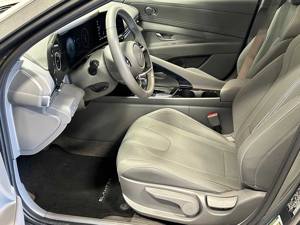 2024 Hyundai Elantra SEL Convenience photo 41
