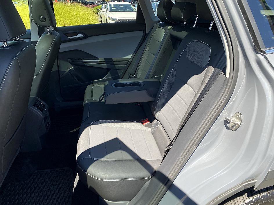 2024 Volkswagen Taos SE photo 15
