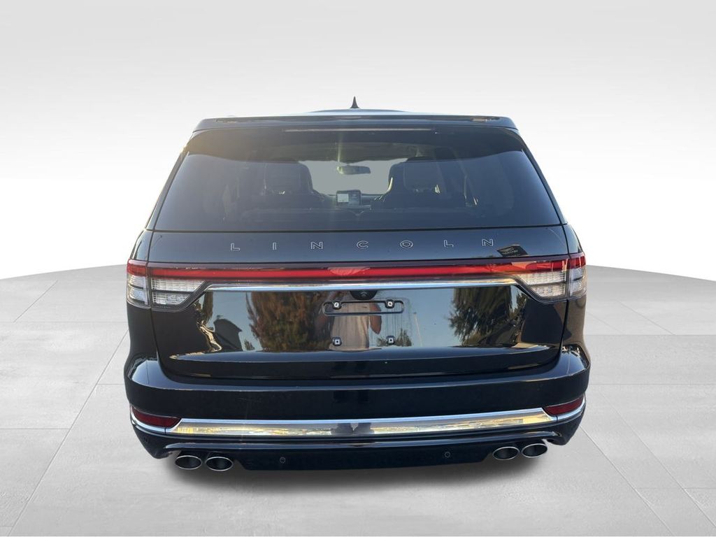 2024 Lincoln Aviator Black Label photo 2
