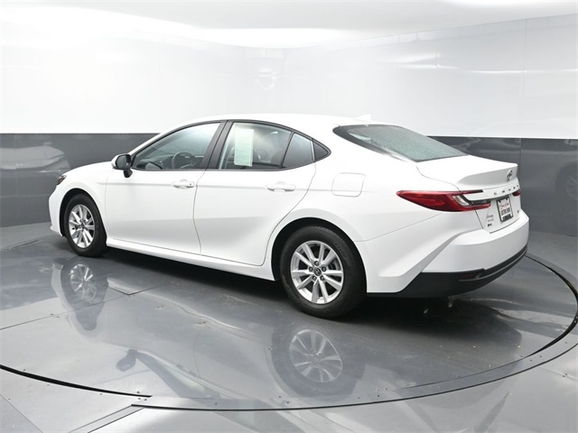 2025 Toyota Camry LE photo 4
