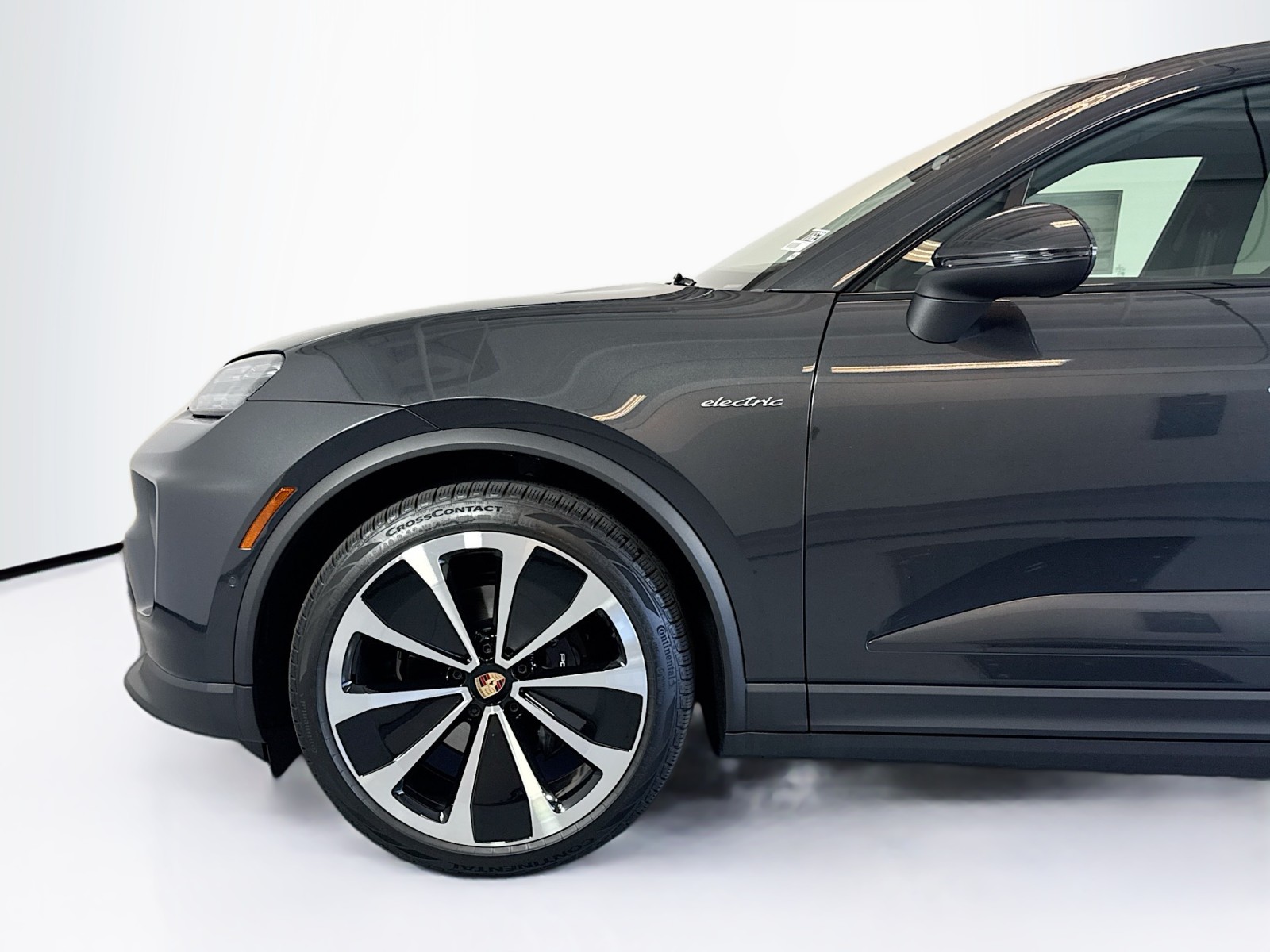 2025 Porsche Macan Electric photo 25
