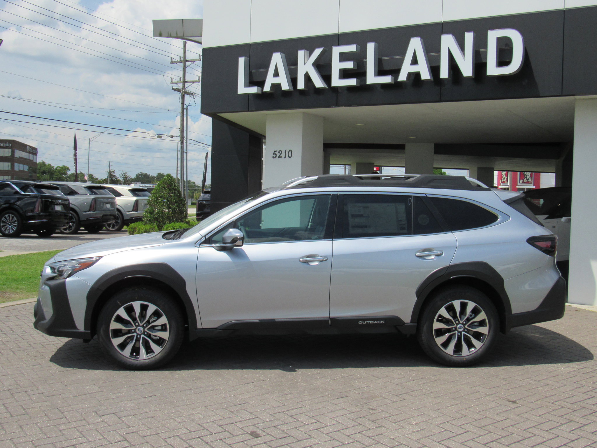 2025 Subaru Outback Touring XT photo 3