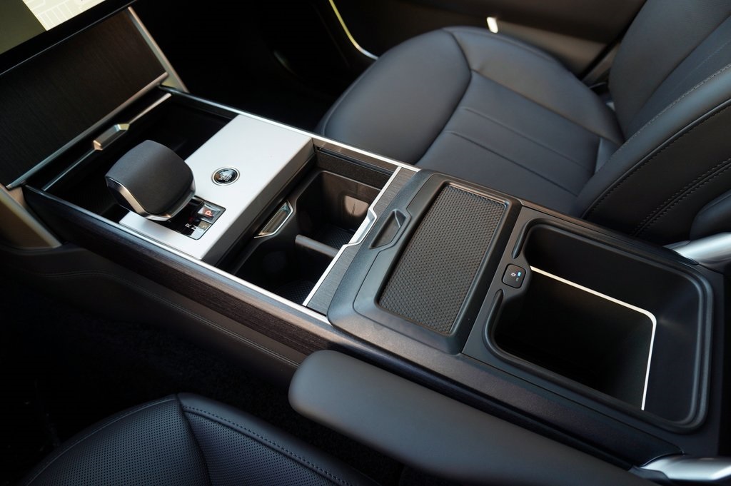 2025 LAND ROVER RANGE ROVER - Image 30