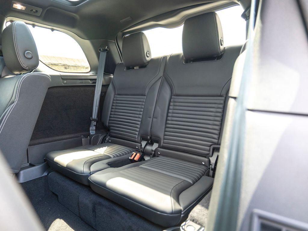 2025 Land Rover Discovery SE photo 23