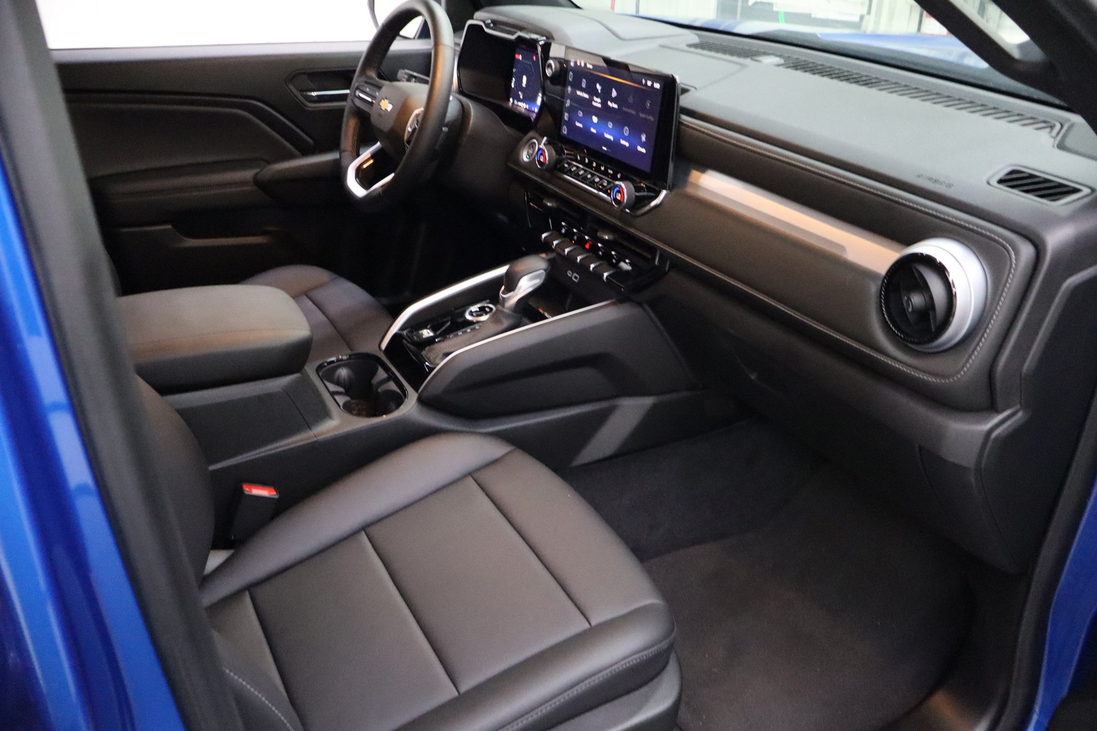 2024 Chevrolet Colorado LT photo 26