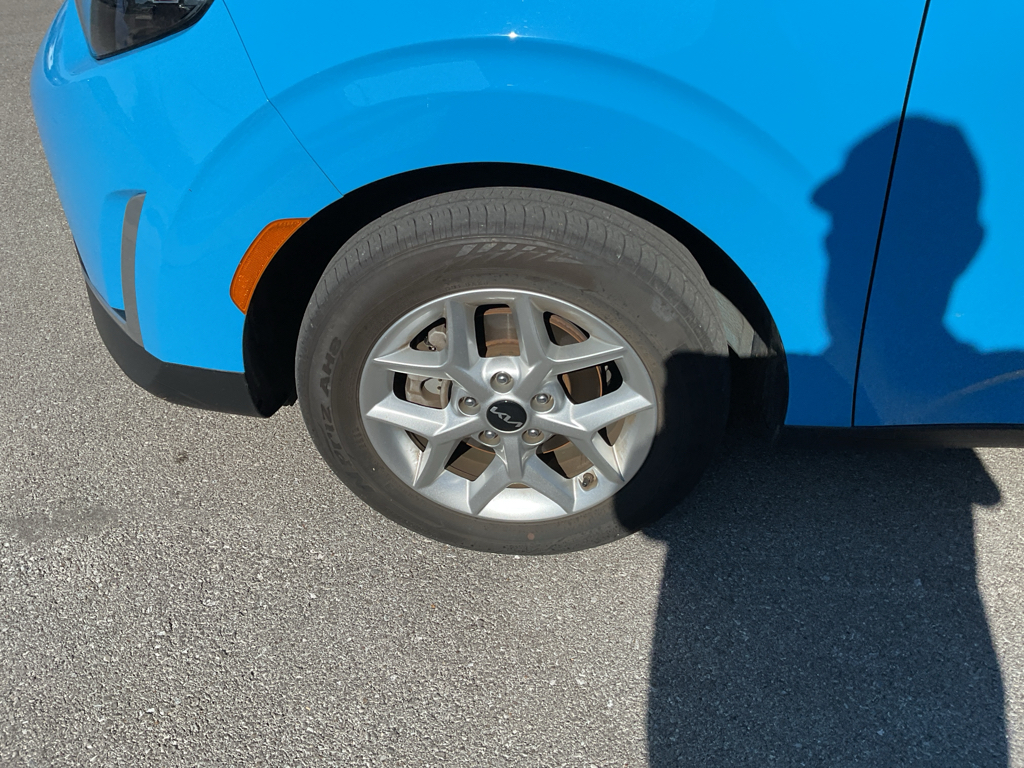 2023 Kia Soul S photo 3