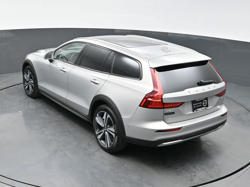 2025 Volvo V60 Cross Country B5 Plus photo 30