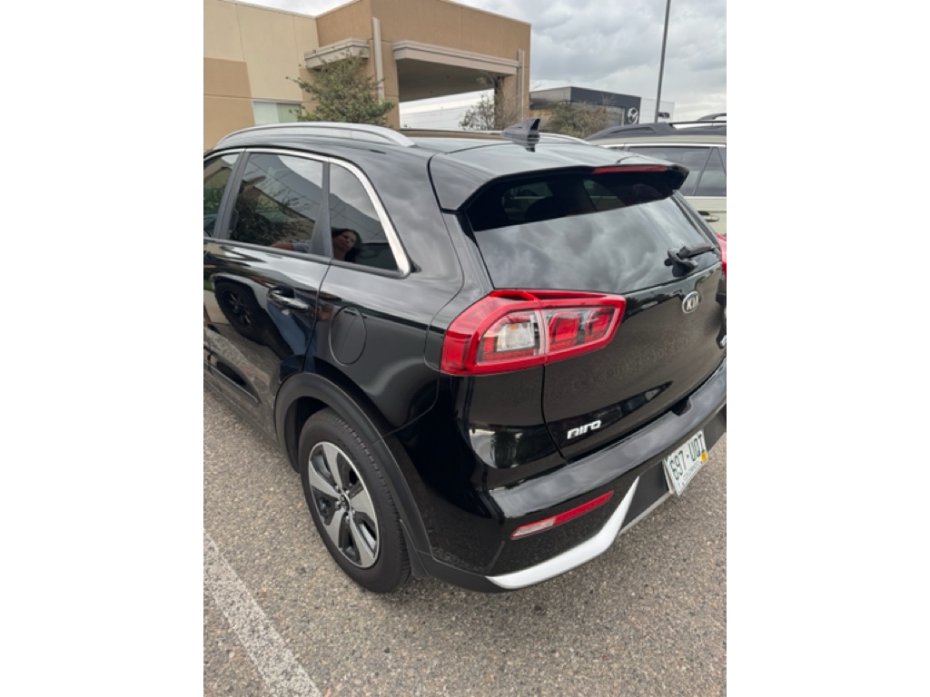 2017 Kia Niro LX photo 4