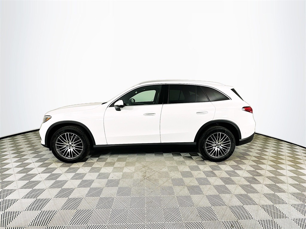 2026 Mercedes Benz GLC 300 photo 3