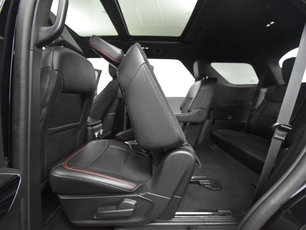 2024 Ford Explorer ST-Line photo 34