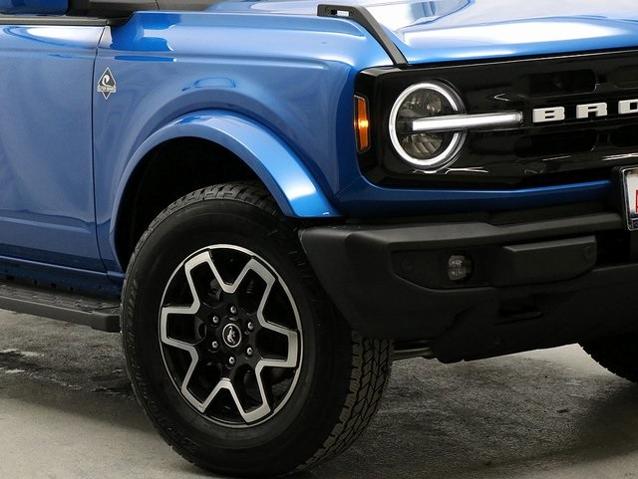 2024 Ford Bronco Outer Banks photo 3