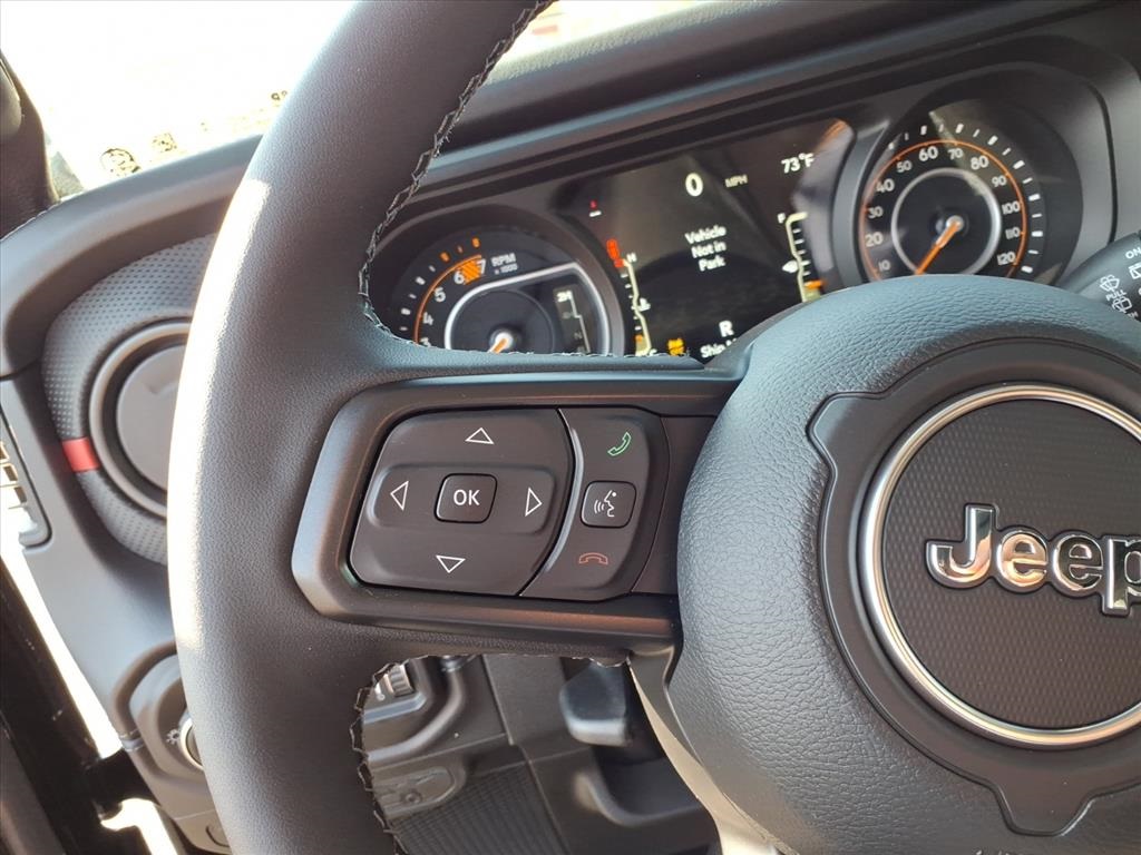 2025 Jeep Wrangler Rubicon photo 19