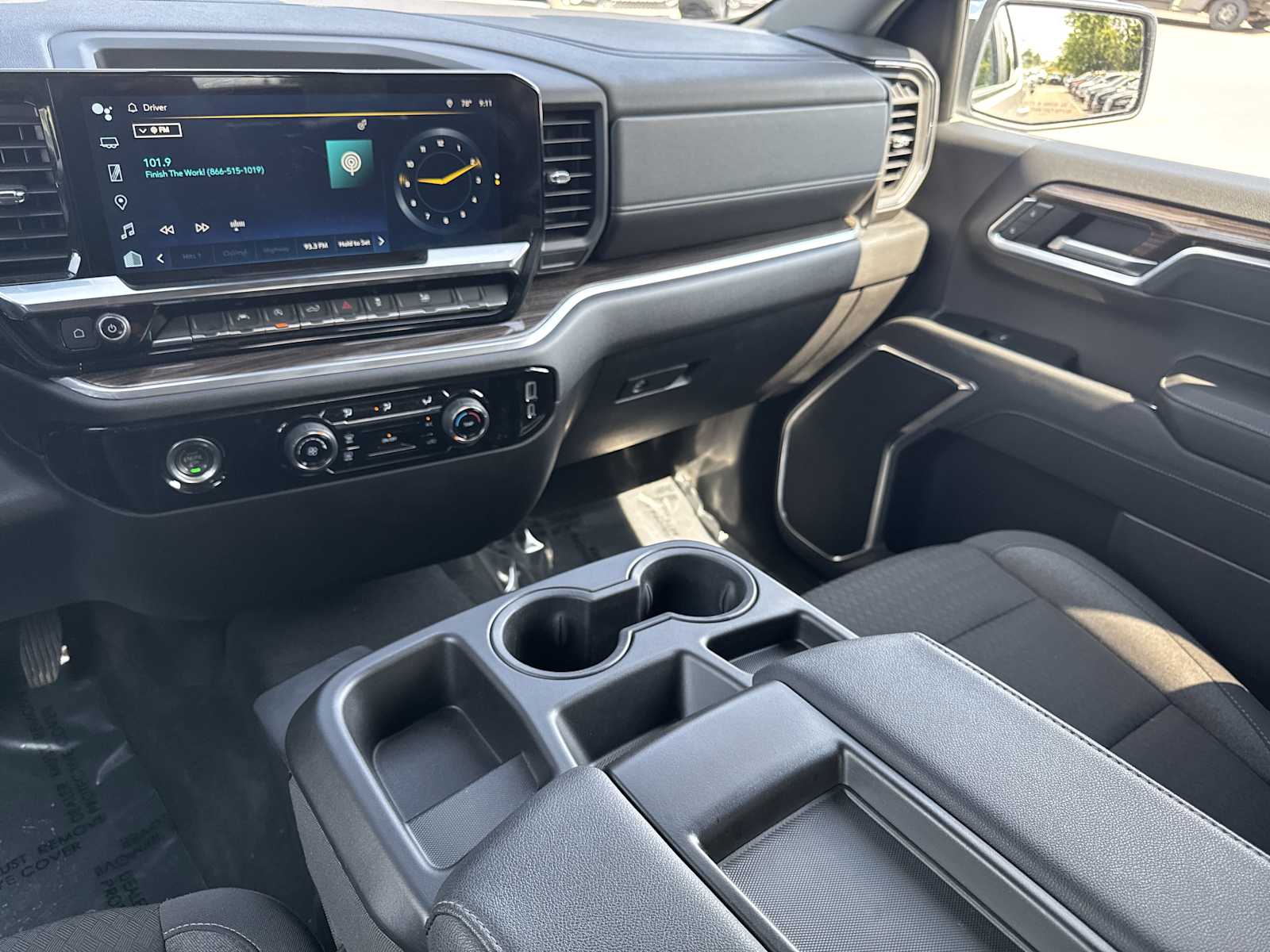 2024 Chevrolet Silverado 1500 LT photo 22