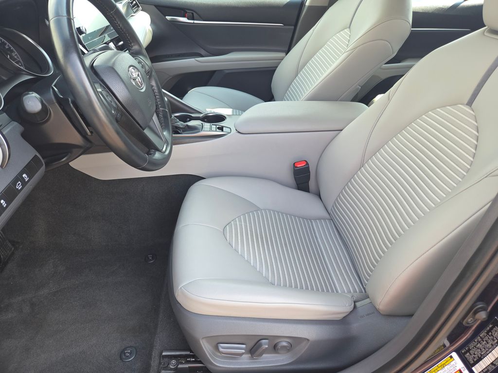 2021 Toyota Camry Hybrid SE photo 14