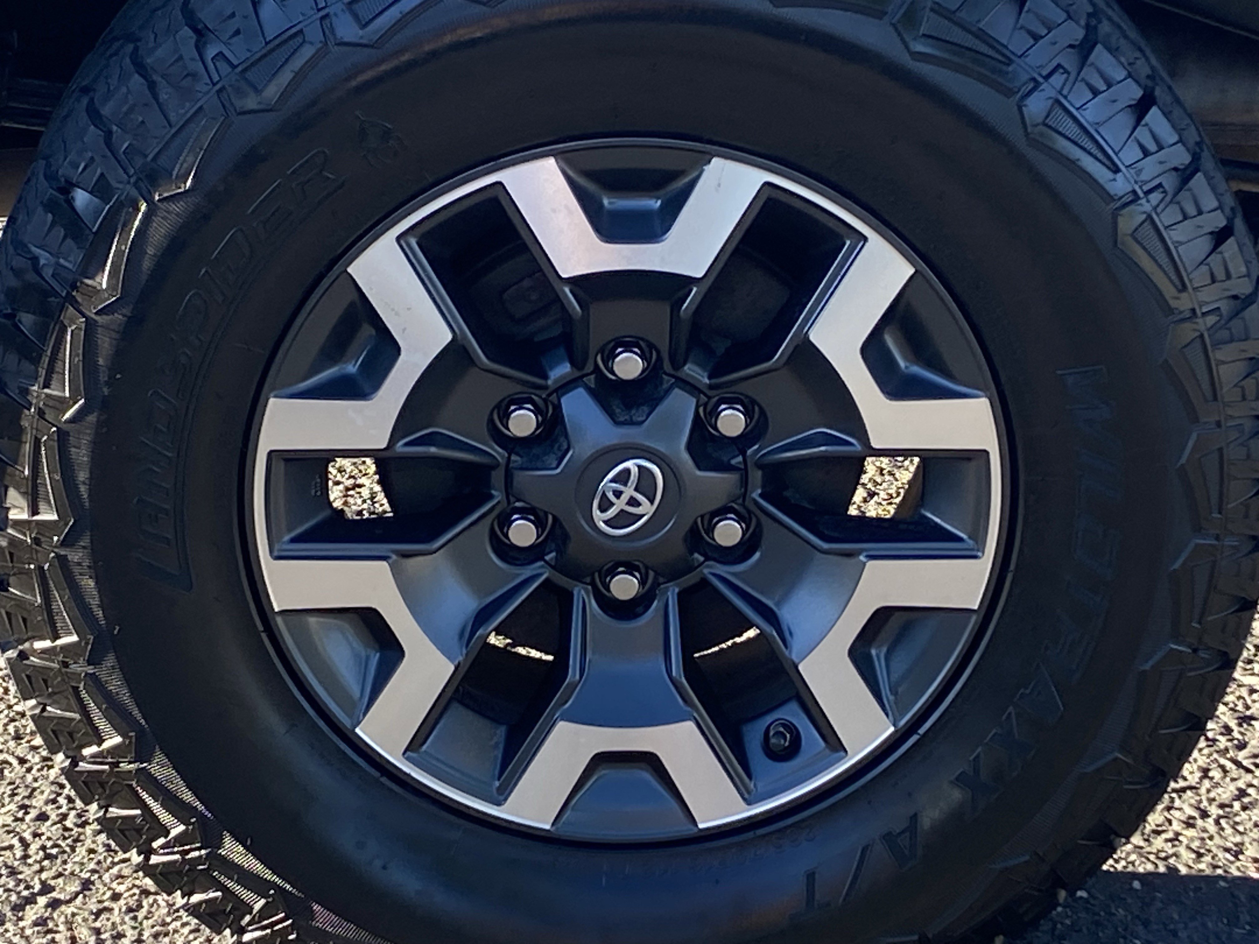 2021 Toyota Tacoma TRD photo 2