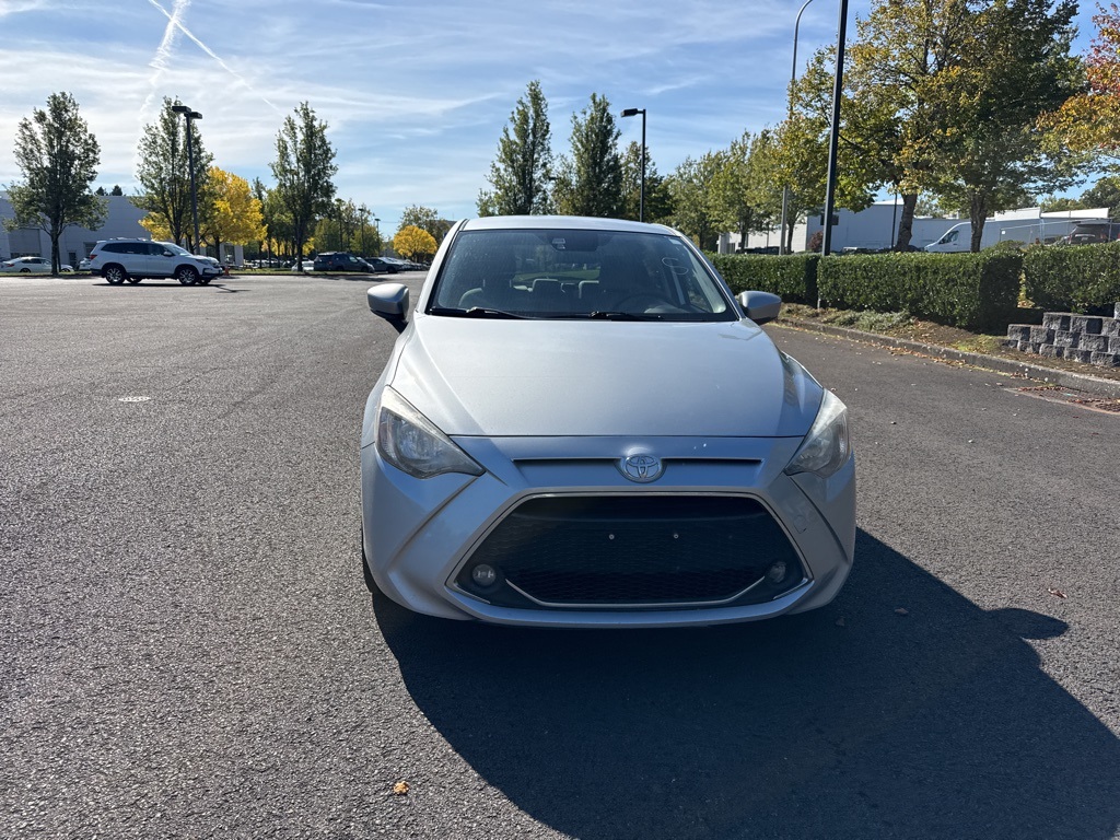 2020 Toyota Yaris LE photo 2