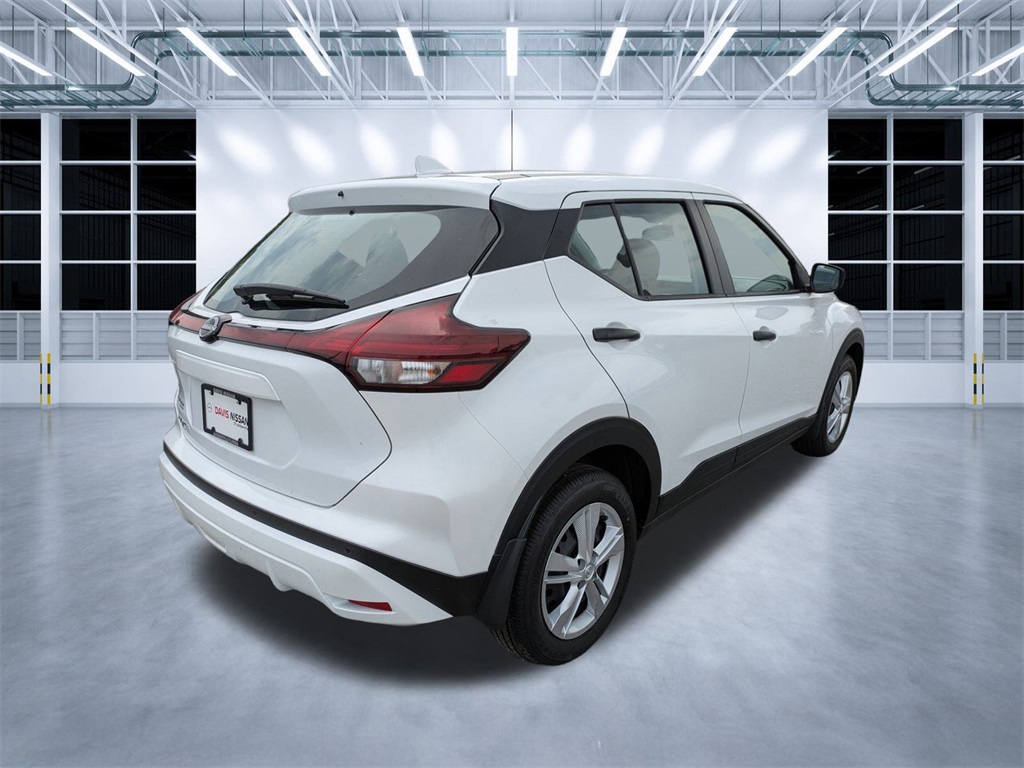 2025 Nissan Kicks Play S photo 3