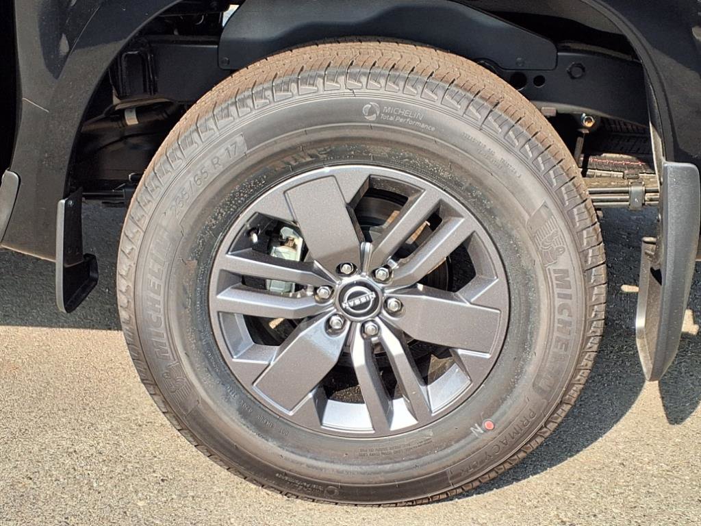 2025 Nissan Frontier SV photo 3