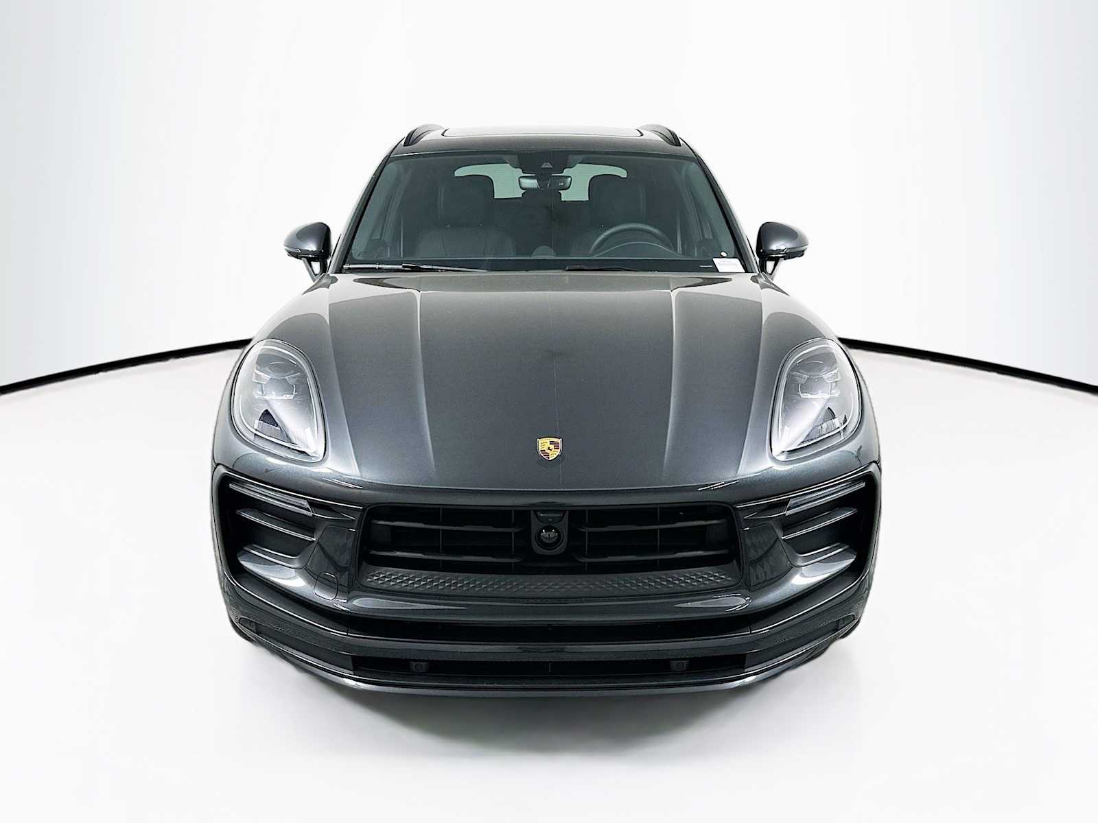 2026 Porsche Macan T photo 5