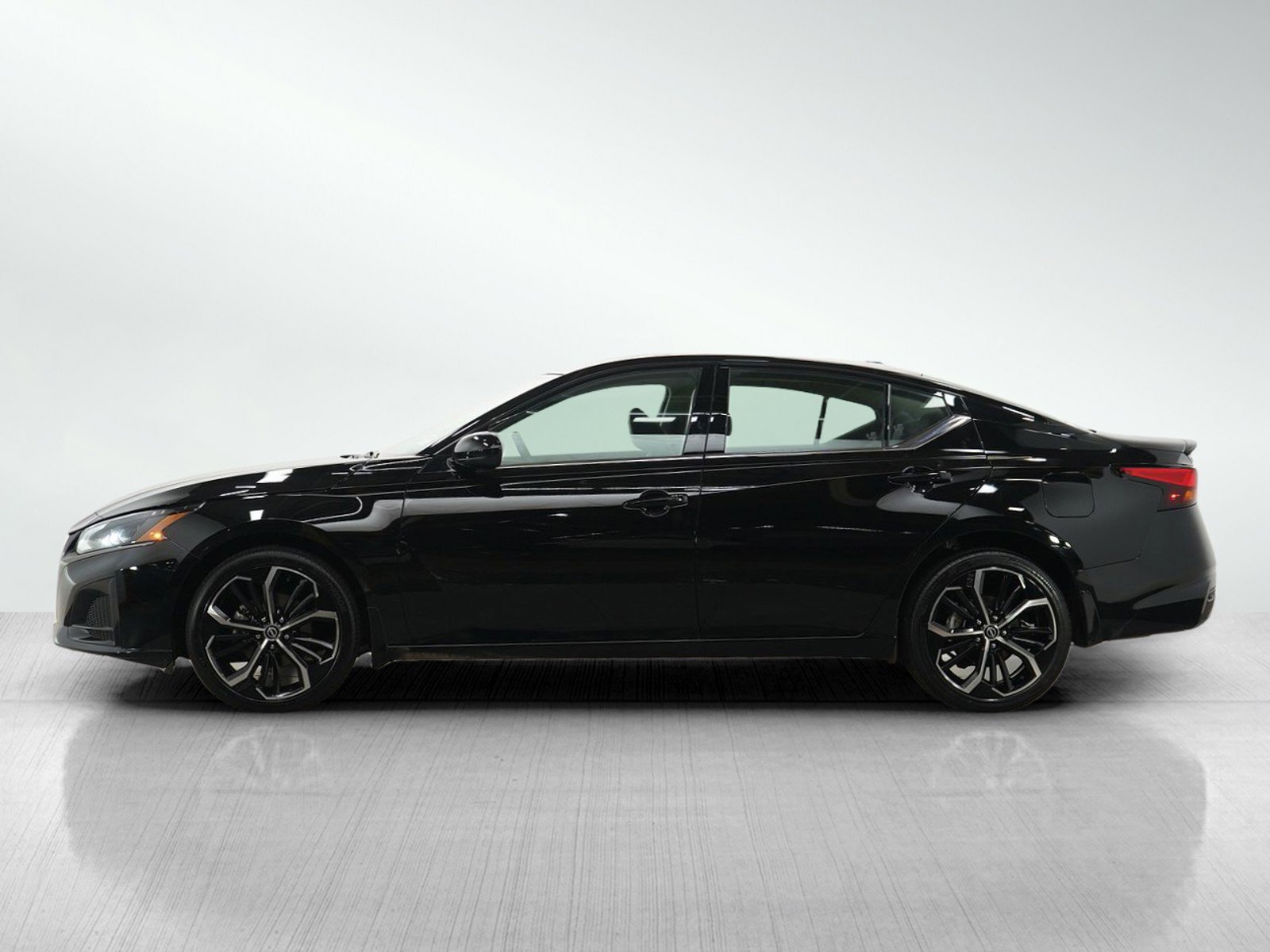 Used 2023 Nissan Altima SR with VIN 1N4BL4CW2PN308507 for sale in Minneapolis, Minnesota