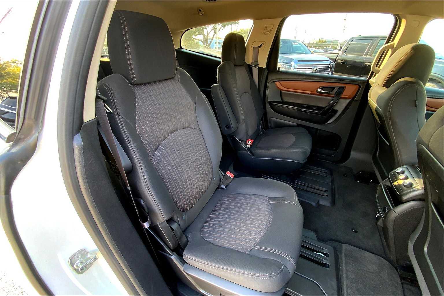 2015 Chevrolet Traverse 1LT photo 17