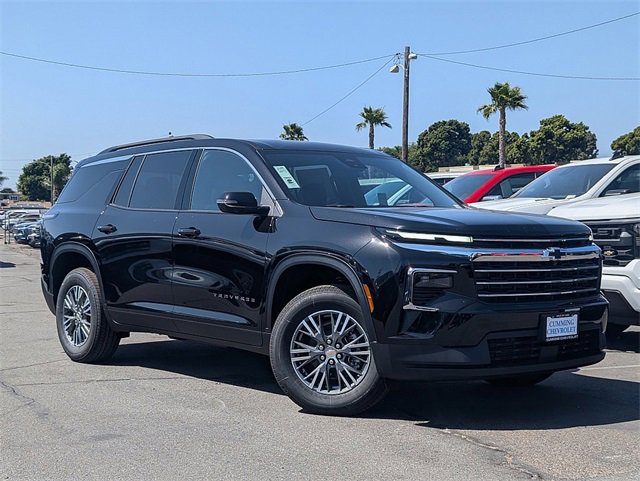 2025 Chevrolet Traverse photo 2