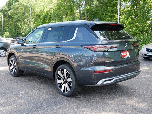 2025 Mitsubishi Outlander SEL photo 2