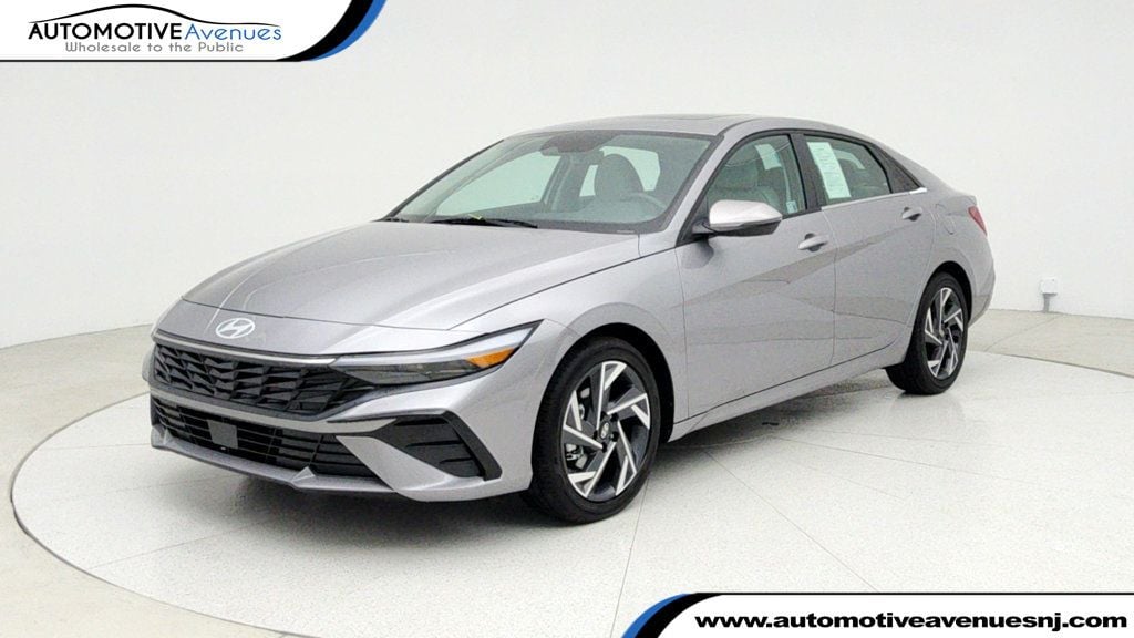 2025 Hyundai Elantra Limited's photo