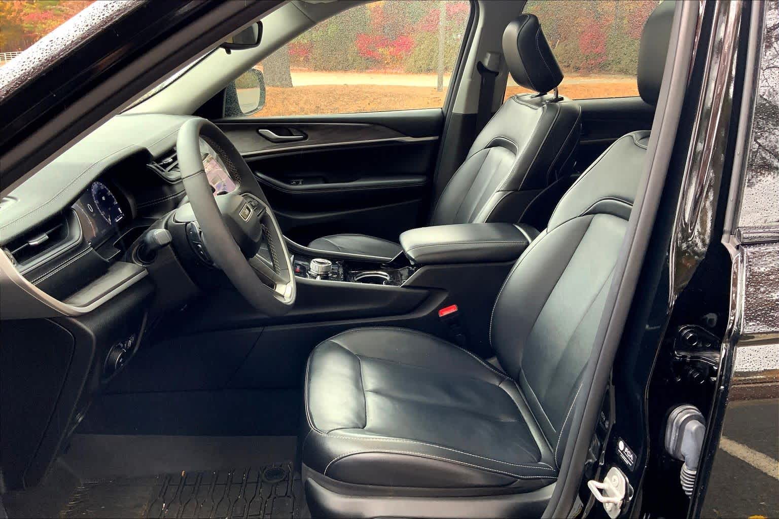 2023 Jeep Grand Cherokee Limited photo 2