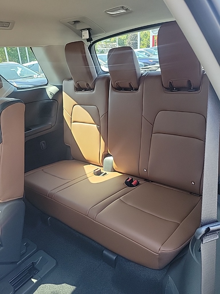 2025 Nissan Pathfinder Platinum photo 24