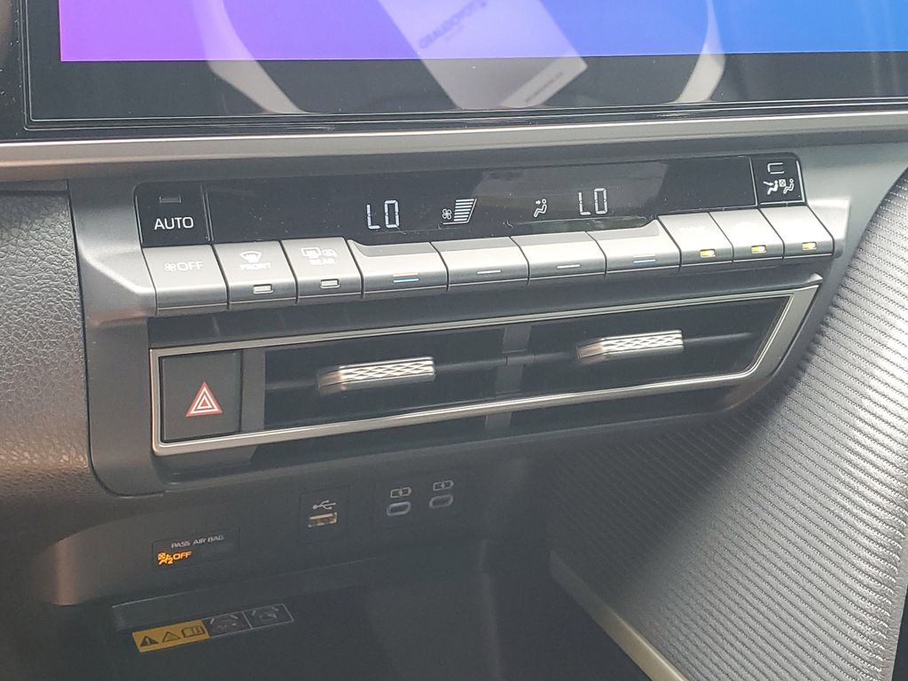 2025 Toyota Camry SE photo 22