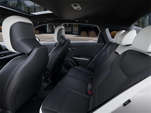 2025 Kia K4 GT-Line Turbo photo 16