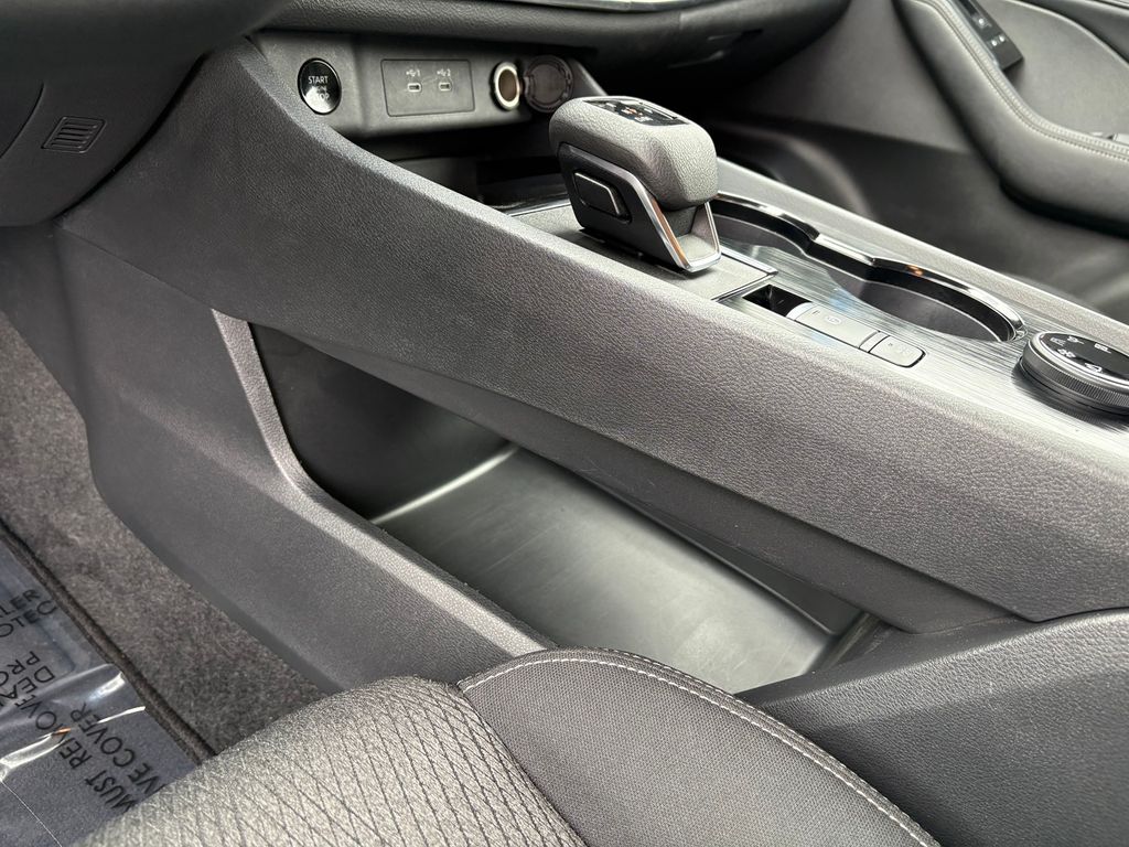 2024 Nissan Rogue SV photo 16