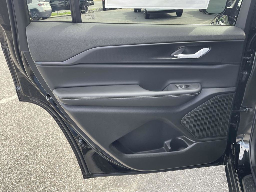 2025 Jeep Grand Cherokee Laredo X photo 18