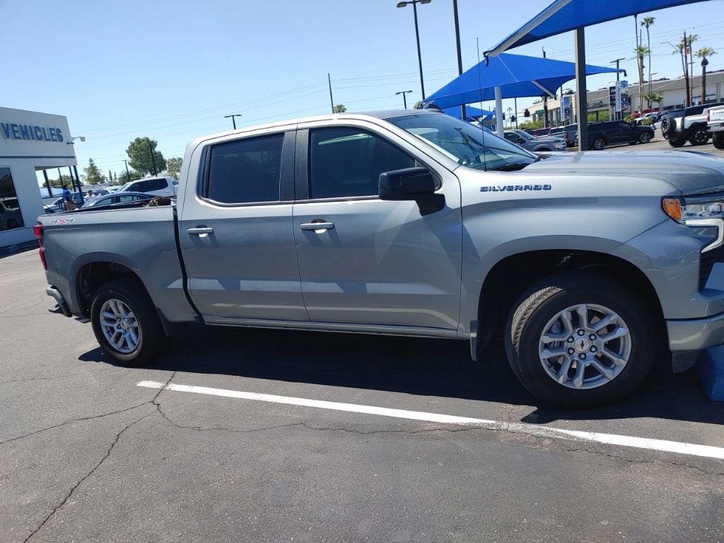 2025 Chevrolet Silverado 1500 RST photo 3