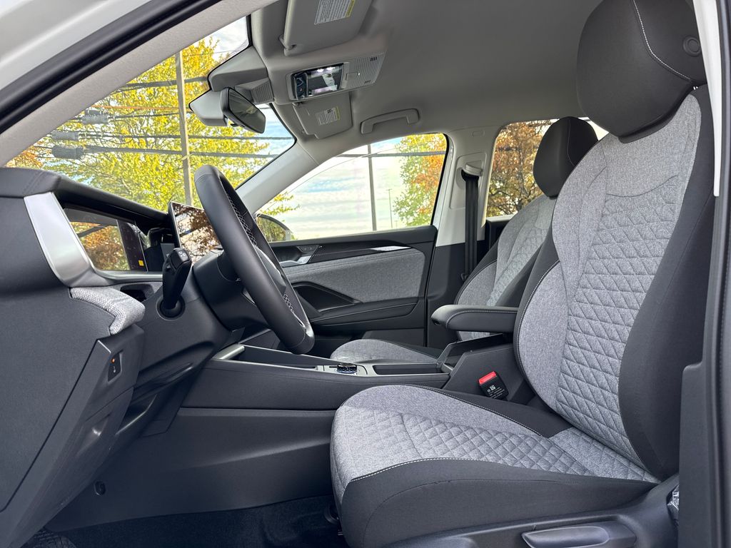 2025 Volkswagen Tiguan S photo 3