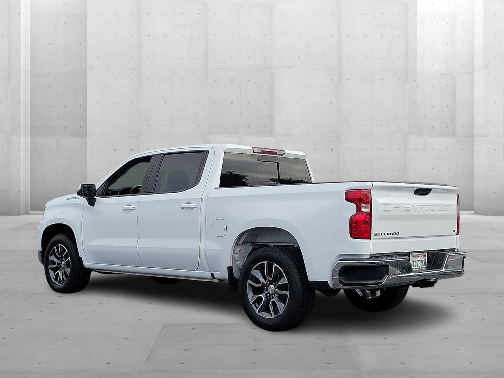 2023 Chevrolet Silverado 1500 LT photo 2