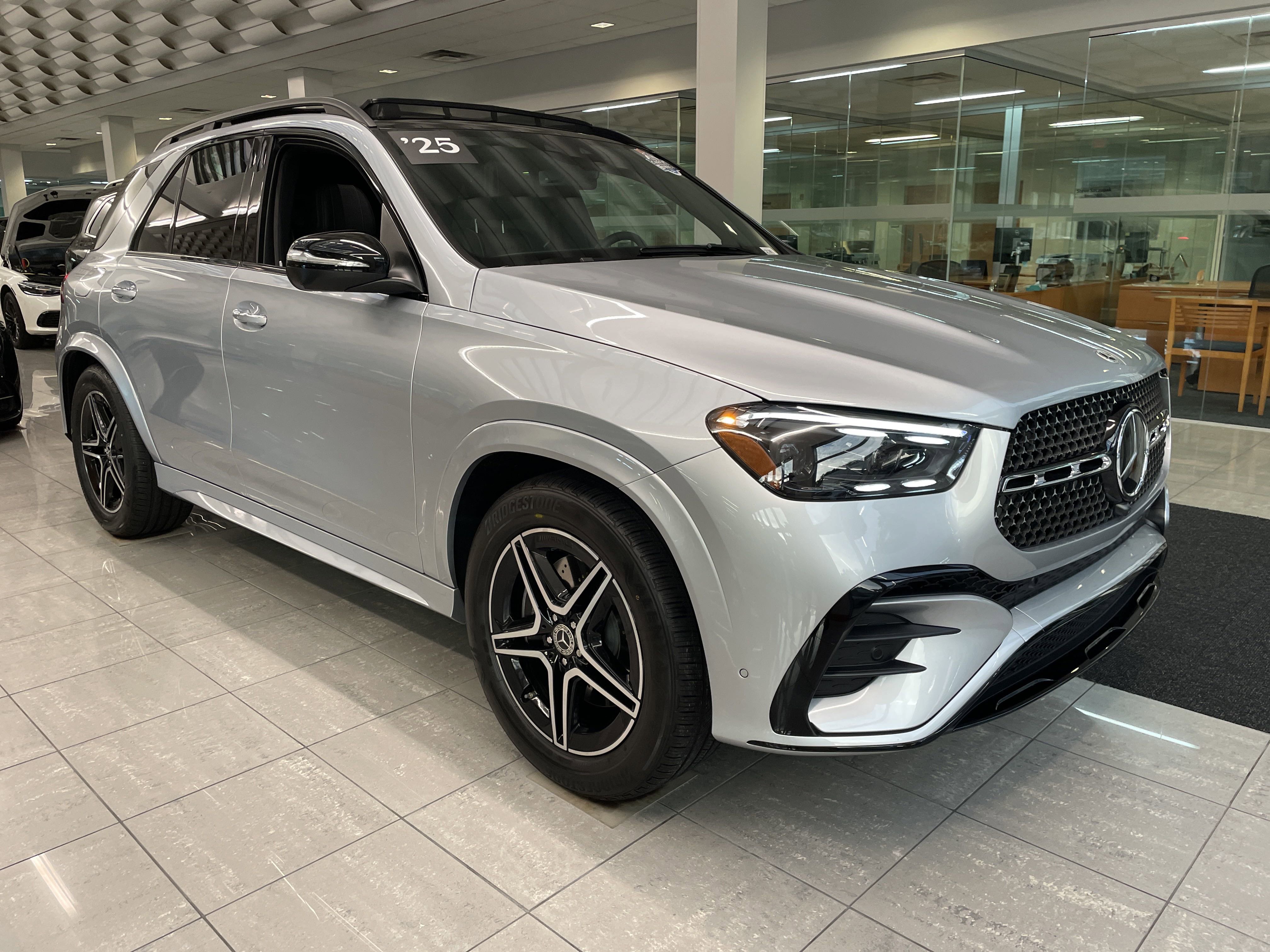 2025 Mercedes Benz GLE 450e 4MATIC photo 2