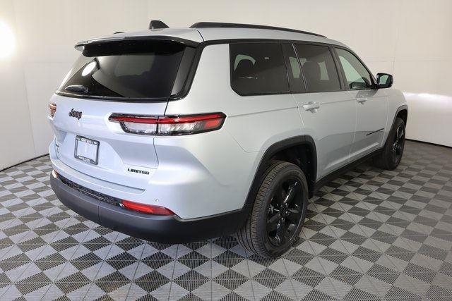 2025 Jeep Grand Cherokee Limited photo 3
