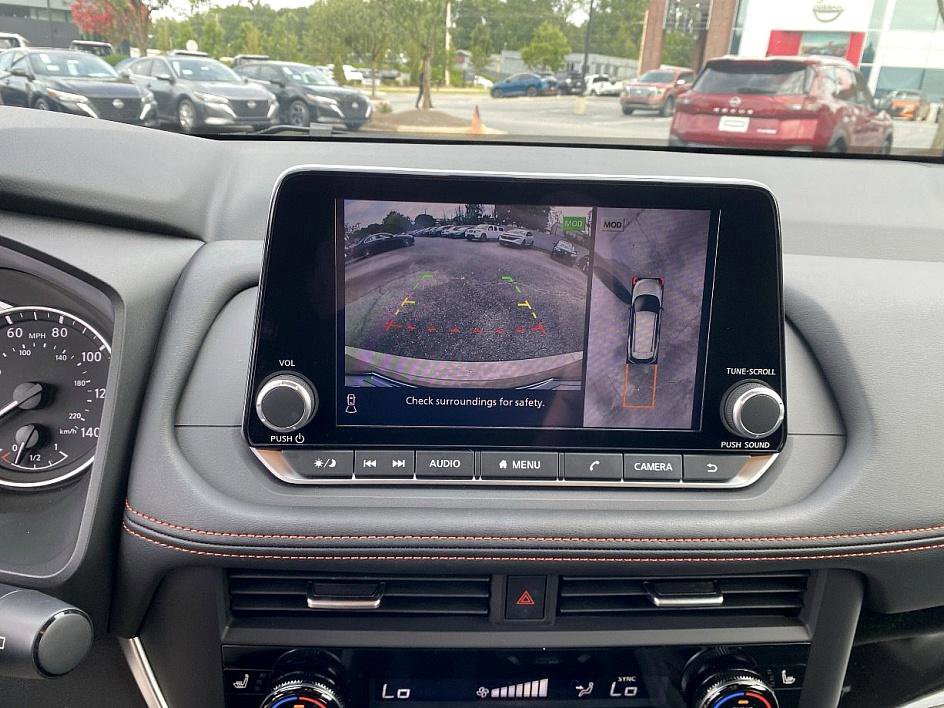 2025 Nissan Rogue SV photo 4