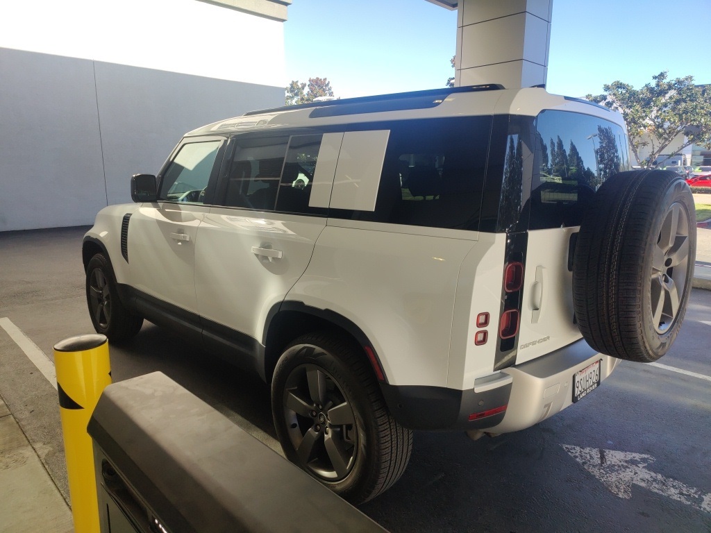 2025 Land Rover Defender 110 photo 3