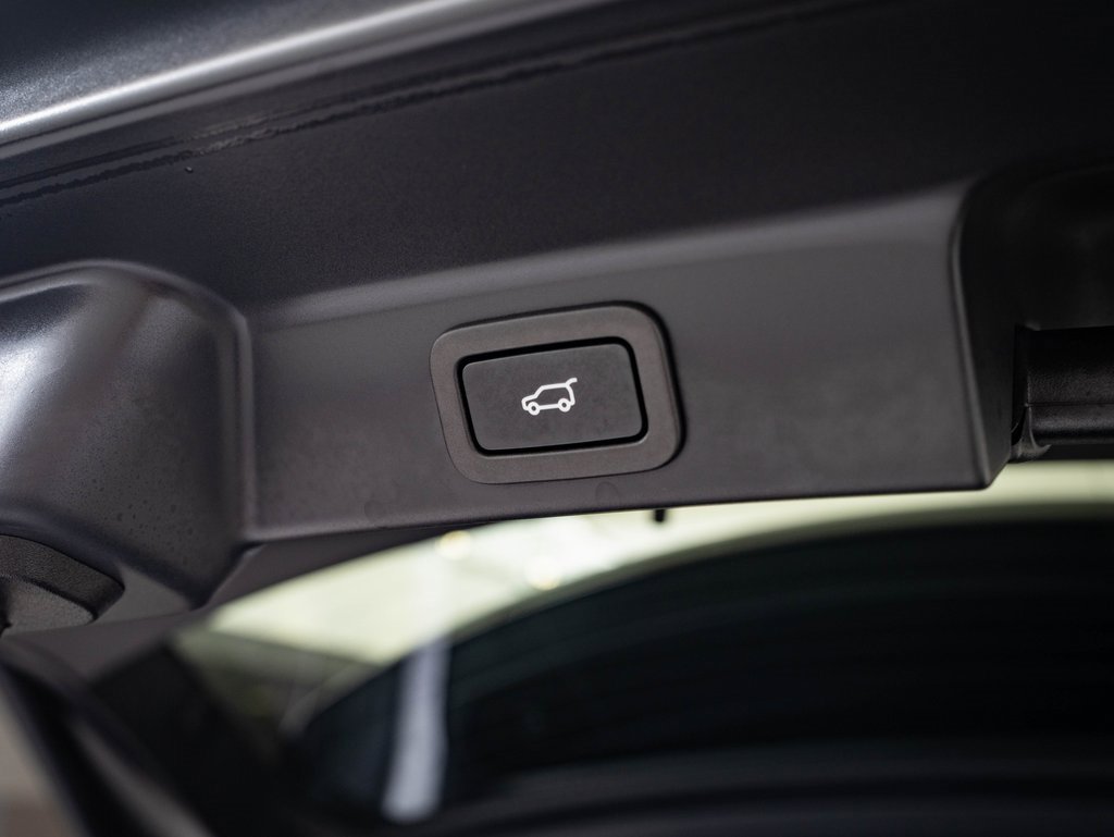 2022 Jaguar F-PACE P250 S photo 18